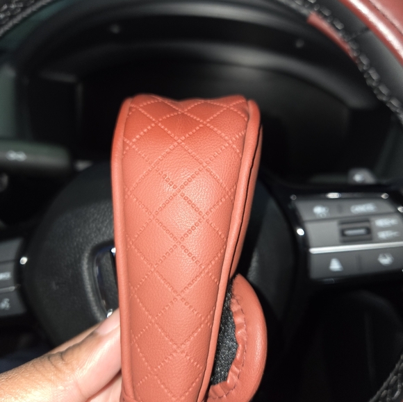 Premium Universal PU Leather Gear Shift Knob Cover - Picture 3 of 4